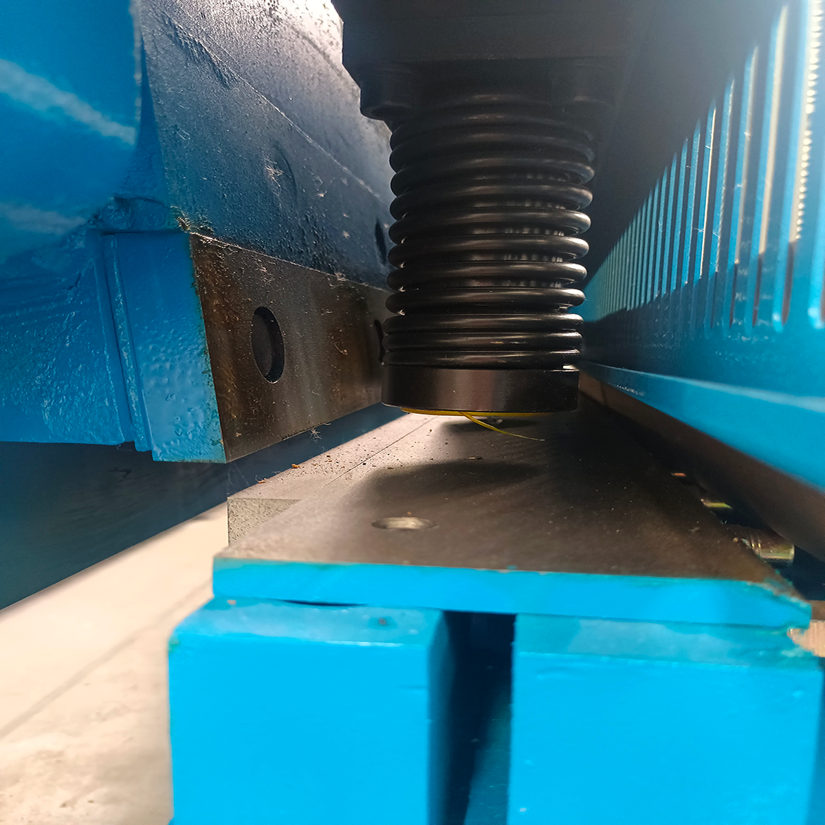 2026Shengpu 6X2500 Hydraulic Swing Plate Shearing Machine - 图片 5